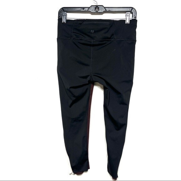 Athleta Velocity Stash Pocket Colorblock Capri in Antique Burgundy/Black S - Picture 5 of 15